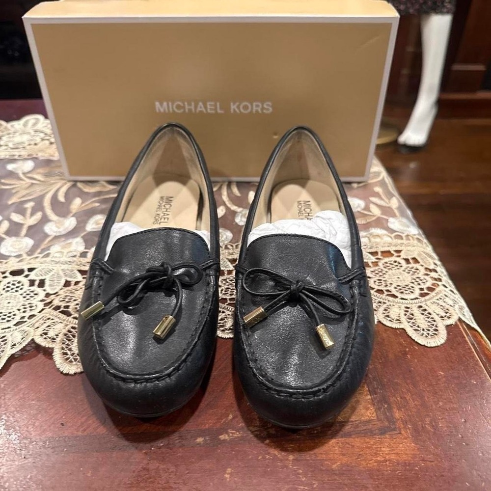 Michael Kors Daisy Leather Moccasin / Loafers Shoes Size 6.5 With Box